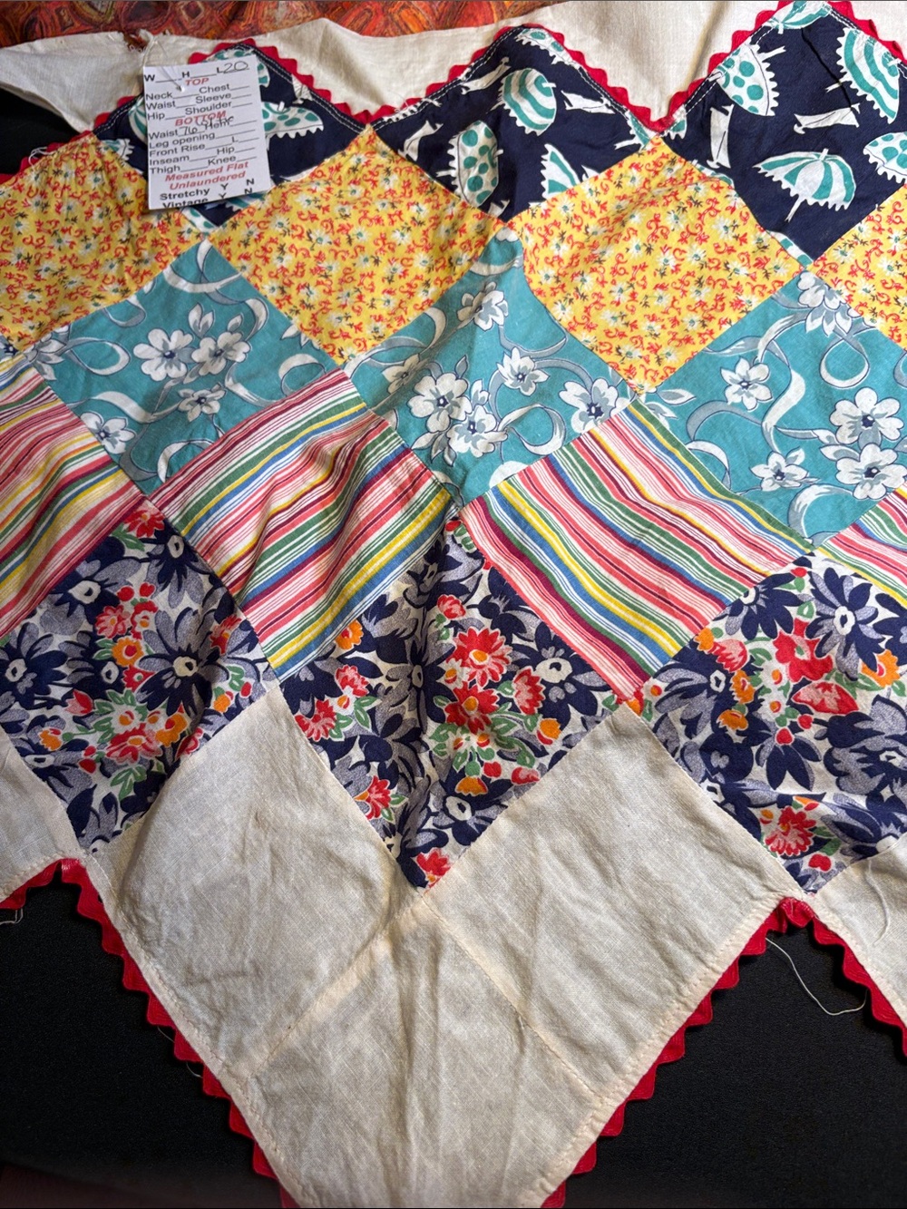 Vintage 1940’s Patchwork Quilted apron in Multicolor. FF